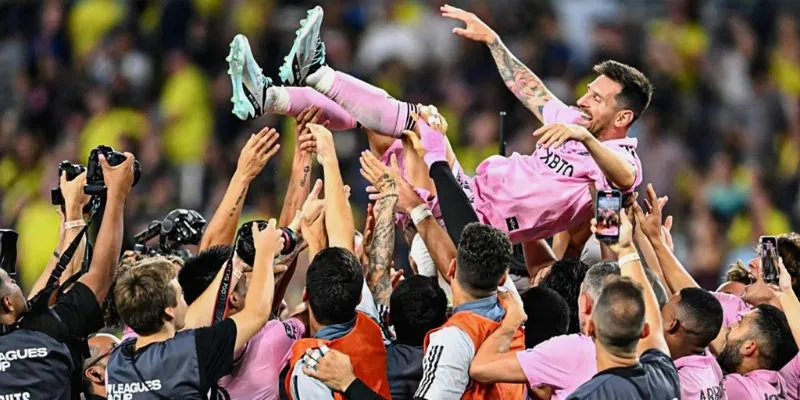 Phản ứng của người hâm mộ sau khi Lionel Messi ghi bàn kỷ lục