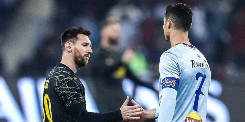 Hình ảnh hiếm hoi của 2 siêu sao bóng đá Ronaldo với Messi bắt tay nhau
